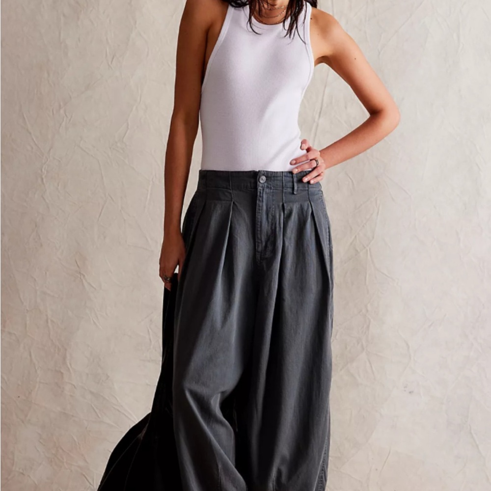 We The Free Gray/ Black wide leg / Pleated / Cropped Ankle Jeans
